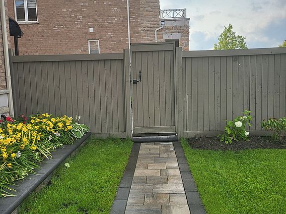 5th image of 404 Queen Mary Dr