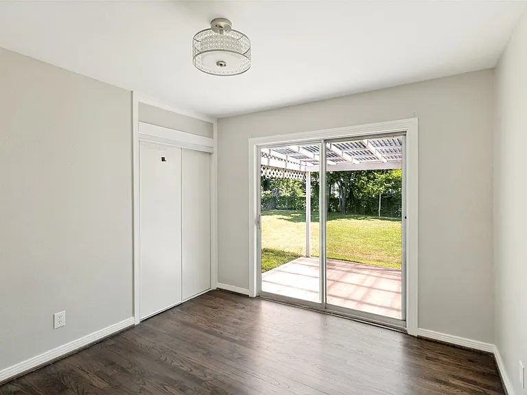 11524 Strand St — Photo 17