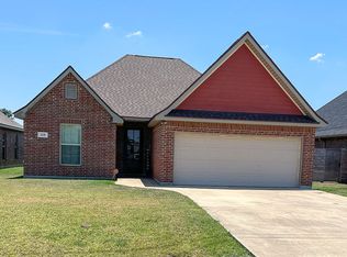 115 6th St, Iowa, LA 70647