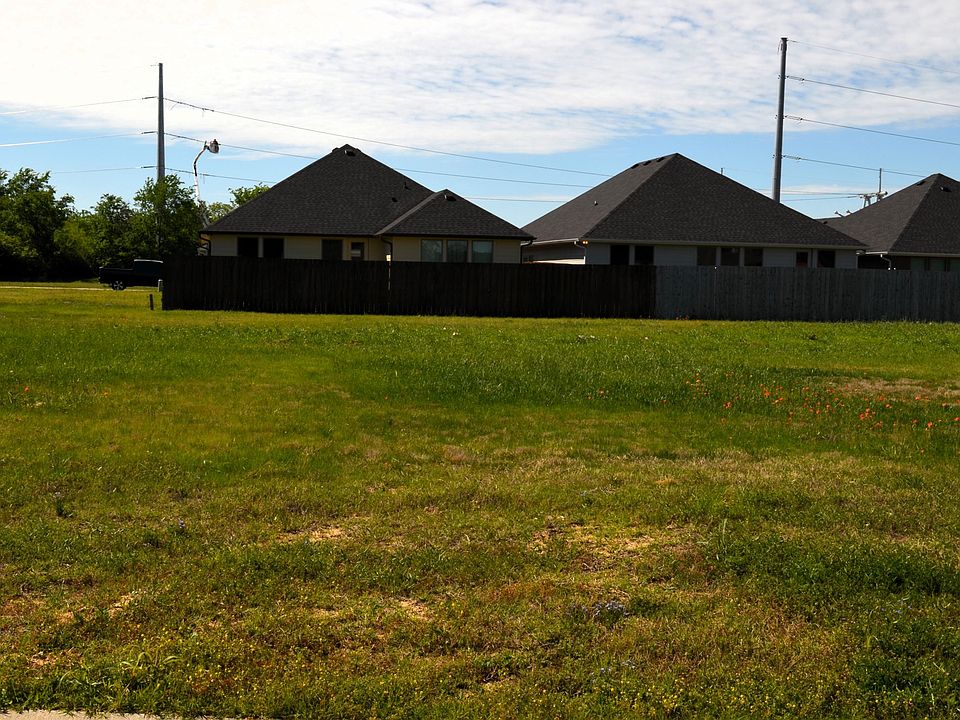 2nd image of 305 Preston Rd