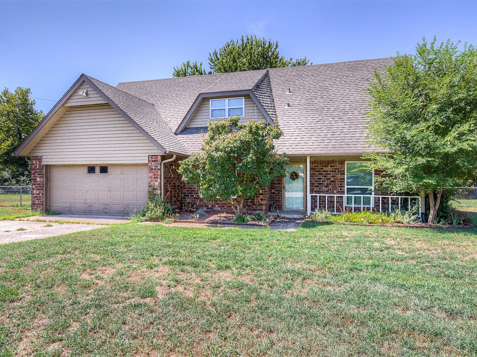 4 bed, 2.0 bath, 2108 sqft, $2,195 — Photo 1