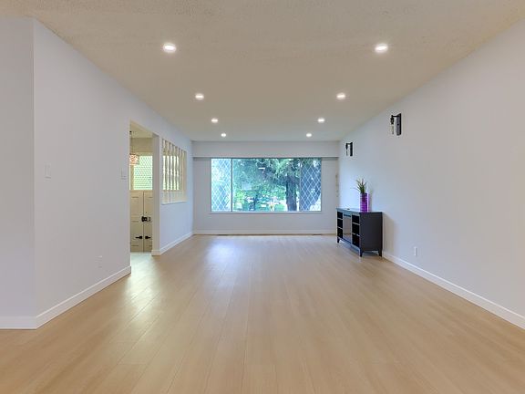 3rd image of 3492 E 49th Ave