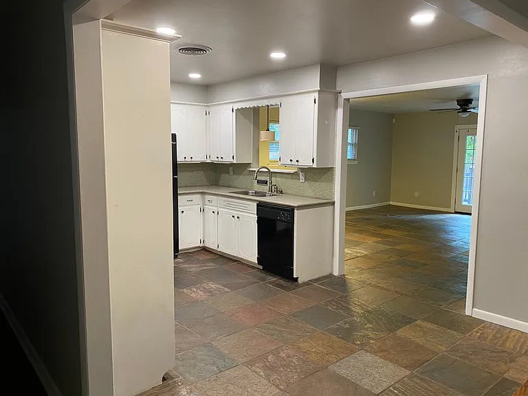 1602 Oakwood Dr — Photo 10