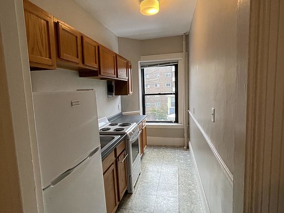 5th image of 9 Sewall Ave APT 220