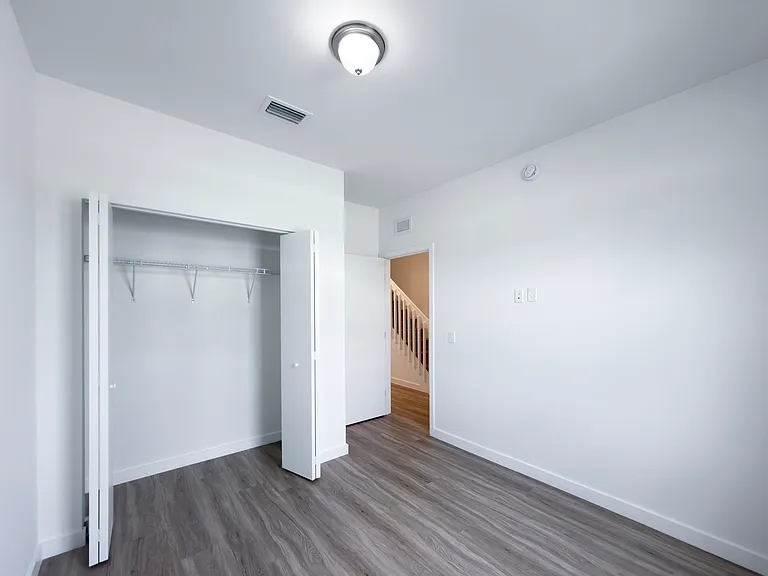 122 NW 10th Pl — Photo 11