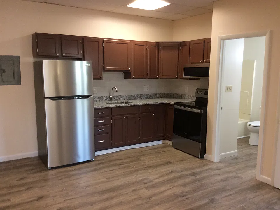 328 W 4th St #1