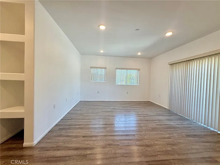 6624 Balboa Blvd #4 — Photo 25
