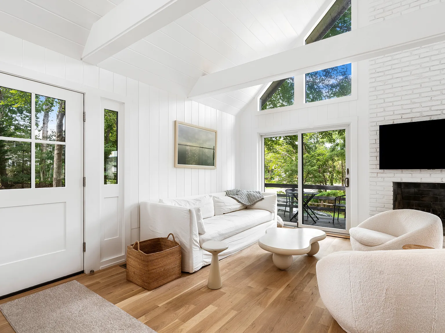 Delightful Cozy, Bright and Clean Redwood Area Cottage — Photo 2