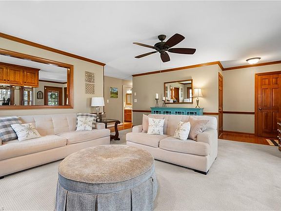 5th image of 3990 Walnut Hills Dr