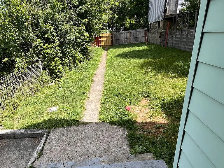109 Kenova St — Photo 25