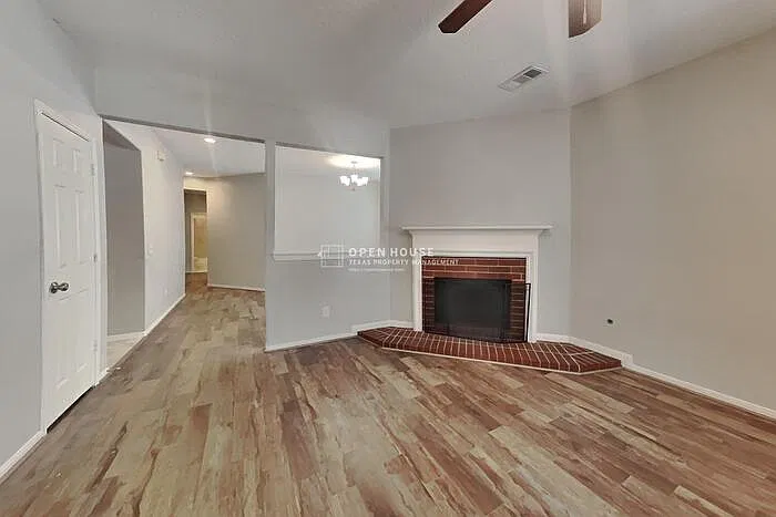 3 bed, 2.0 bath, 1534 sqft, $1,900 — Photo 3