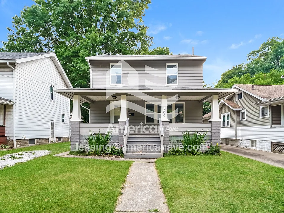 560 Garry Rd
