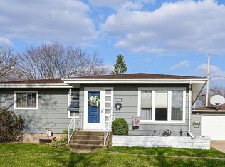 1031 New St, Manchester, IA 52057