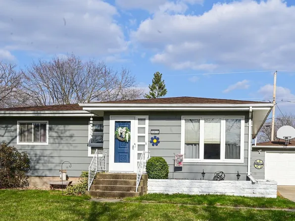 1031 New St, Manchester, IA 52057