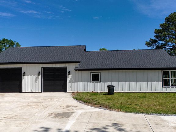 3rd image of 376 Summer Breeze Dr