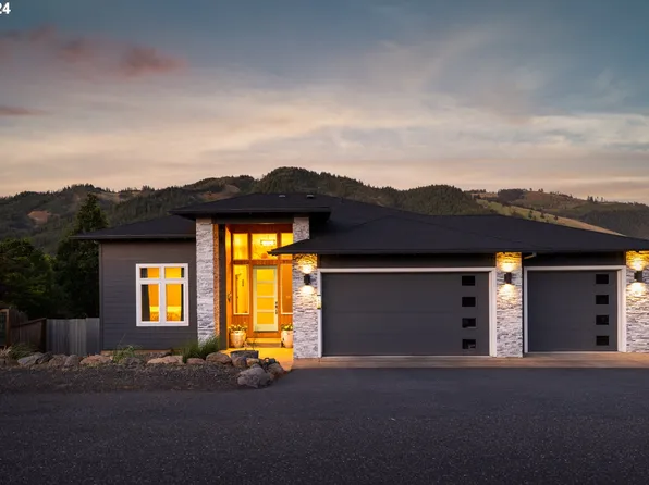 1005 Champion Ln, White Salmon, WA 98672