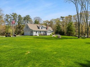 2 Boulder Rd, Cataumet, MA 02534