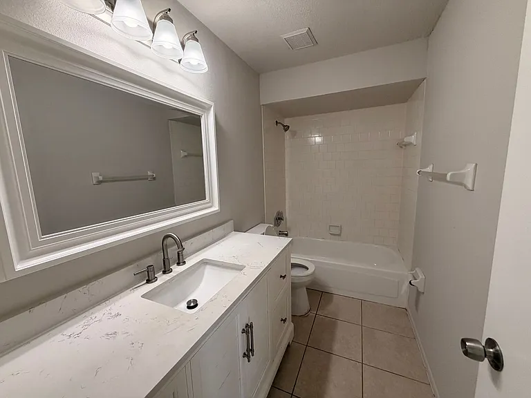 1832 Rita St — Photo 4