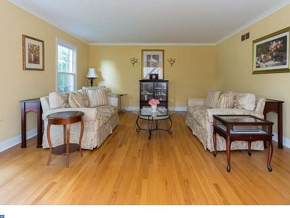 3rd image of 9 Lantern Ln