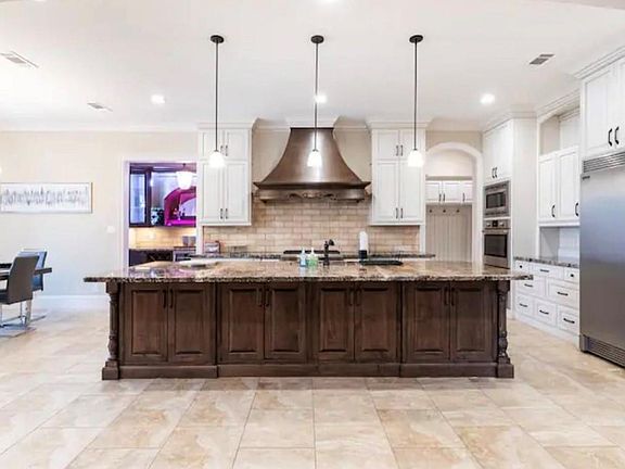 4th image of 6806 Heron Dr