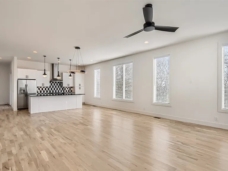 423 Serenity Ln — Photo 9