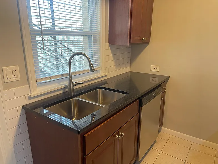 6107 N Cicero Ave — Photo 2