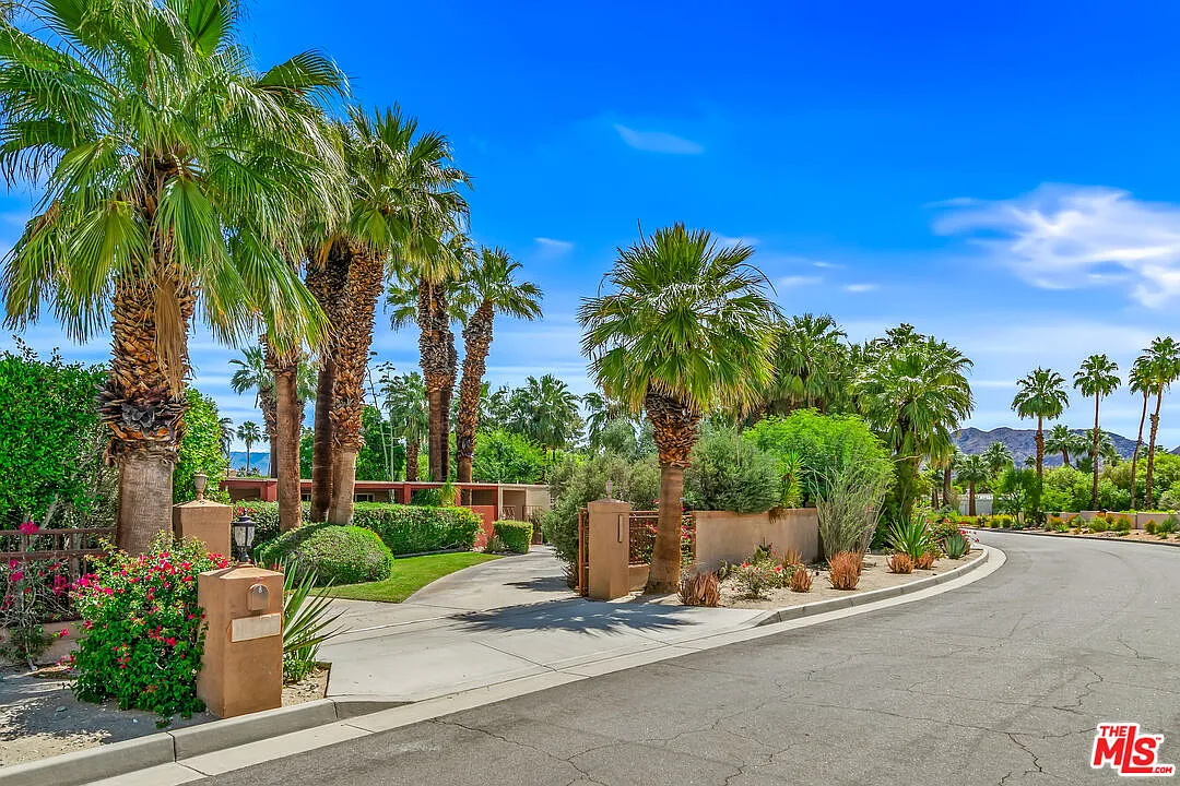 5 bed, 5.0 bath, 2880 sqft, $10,000 — Photo 1
