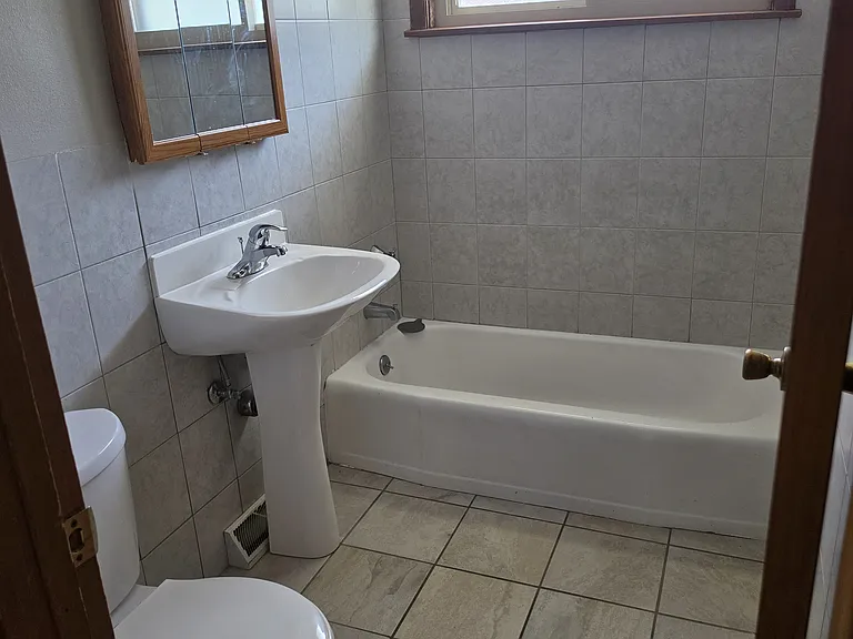 2322 W Bolivar Ave — Photo 7