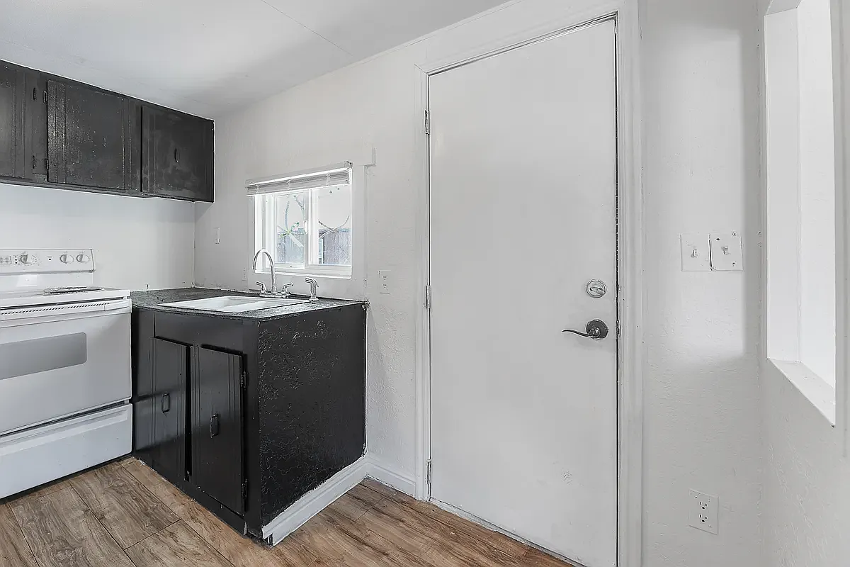 1 bed, $500 — Photo 3