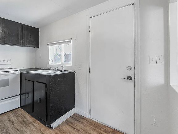 3rd image of 983 Aria Blvd #2