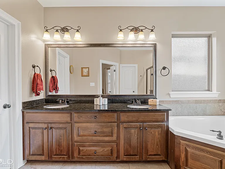 1017 Green Wood Cir — Photo 10
