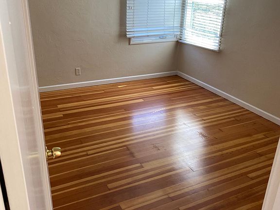 3rd image of 866 Live Oak Ave #3