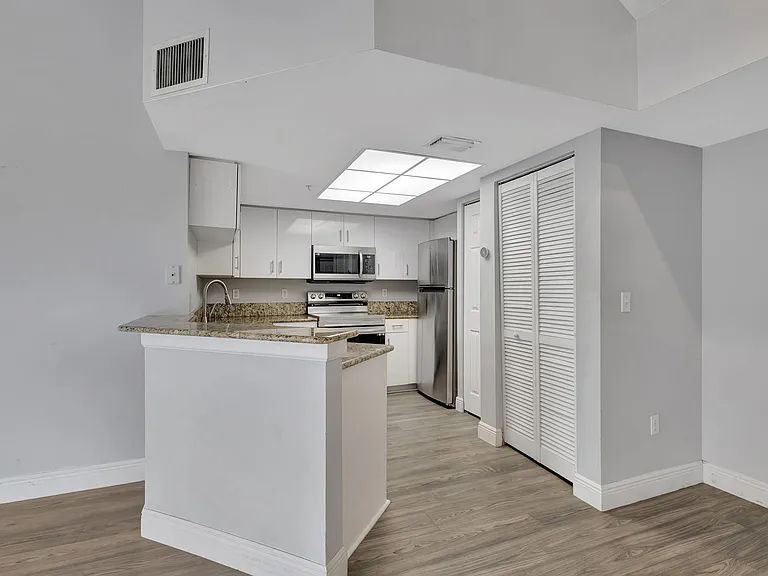 600 Crestwood Ct N #609 — Photo 9