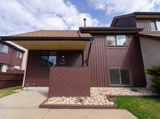 Blue Quill Park Est, Edmonton, AB T6J 5E6