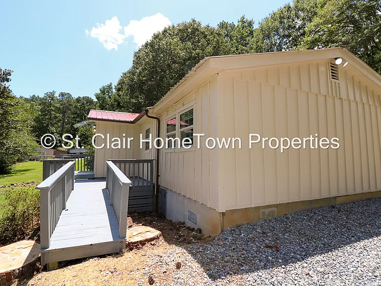 140 Sunset Dr — Photo 2