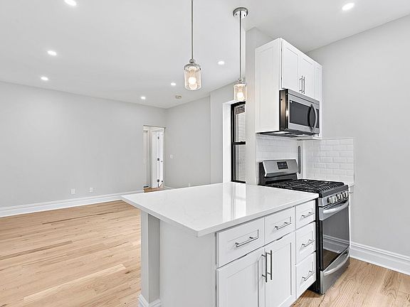 3rd image of 961 Washington Ave APT 4D