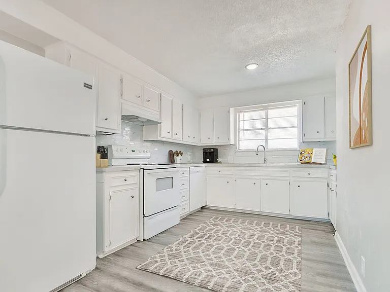 5018 Kenosha Ave — Photo 1