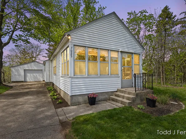 7025 Kenowa Ave SW, Grandville, MI 49418