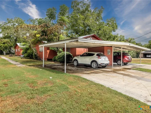 1017 Saint Vincent St, Gonzales, TX 78629