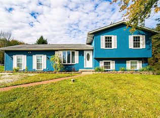 19070 Haskins Rd, Chagrin Falls, OH 44023