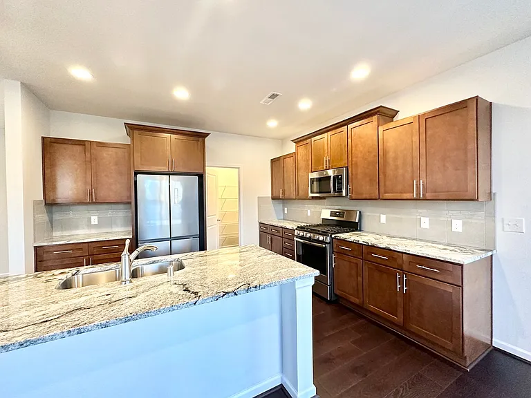 4621 31st Ave SE — Photo 3