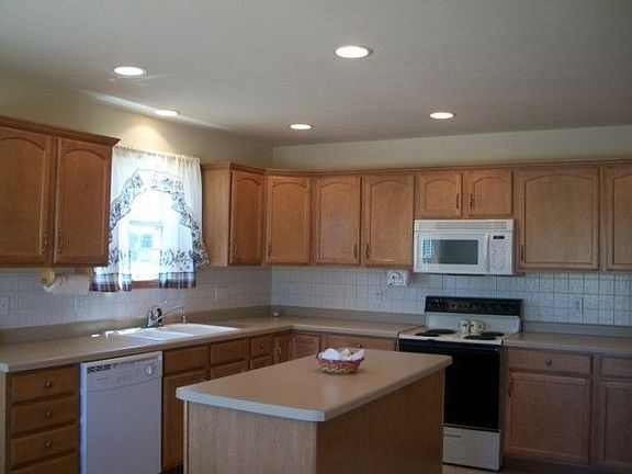 2nd image of 207 Honeysuckle Dr