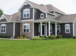 W279N6852 Milk House Ct, Hartland, WI 53029