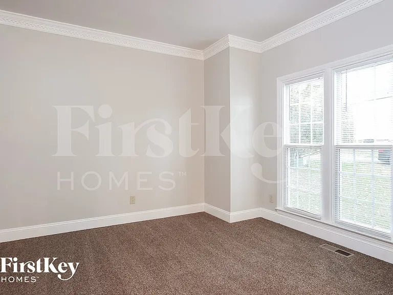 1792 Glenridge Dr — Photo 11