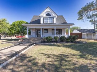 212 W 9th St, Plainview, TX 79072
