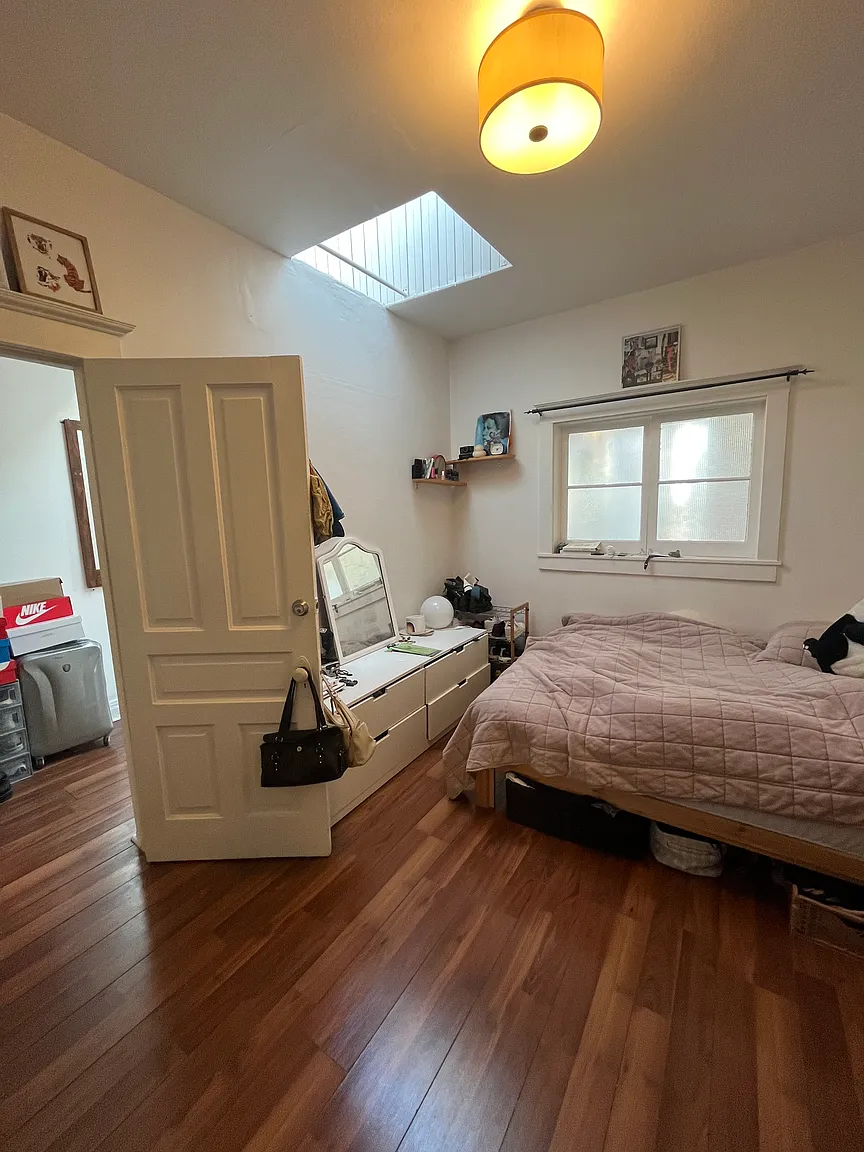 1602 Queen St W photo 1