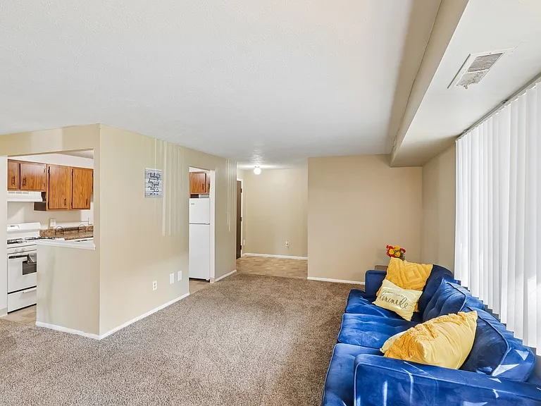 Columbus Park Apartments — Photo 23