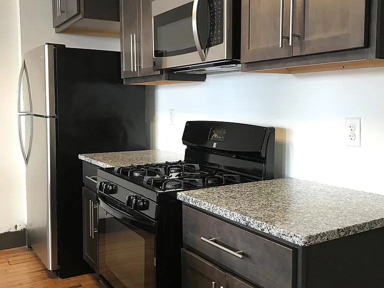 2611 Vine St — Photo 11
