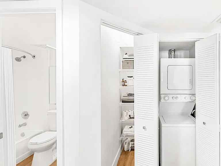 Sheridan Ocean Club Apartments — Photo 45