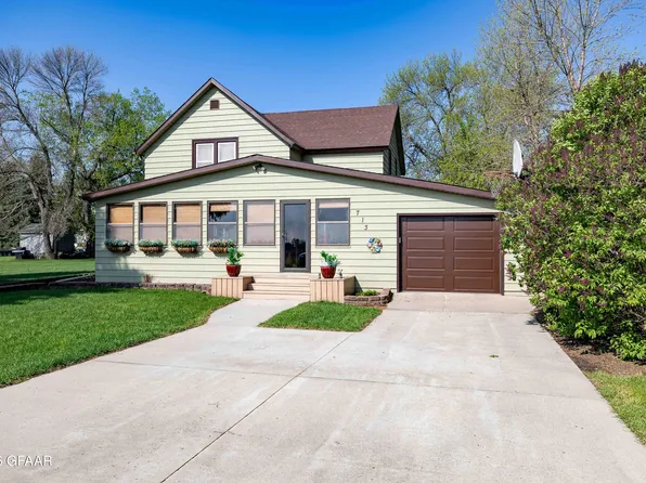 713 Broadway, Buxton, ND 58218